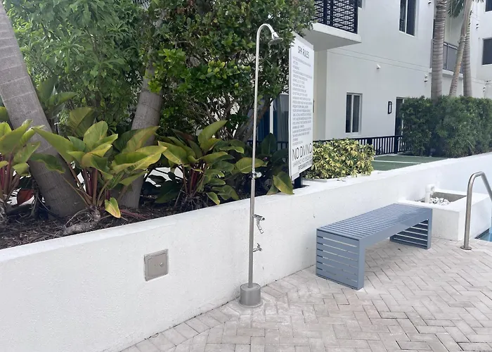 Master Bed Room In Calle Ocho
