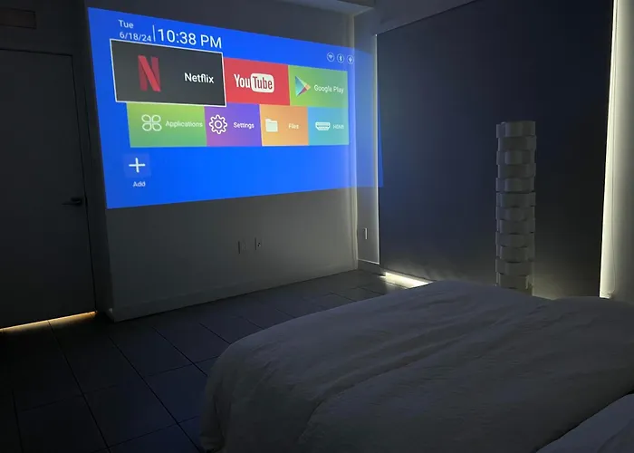 Master Bed Room In Calle Ocho